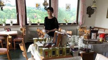 Frühstück und Abendessen, Speisen im Freien