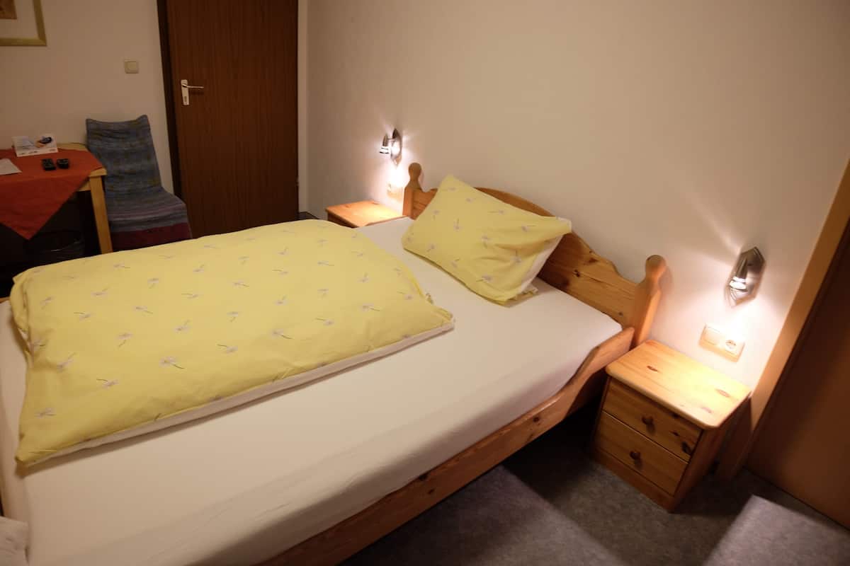 Single Room | Individually decorated, individually furnished, desk, laptop workspace