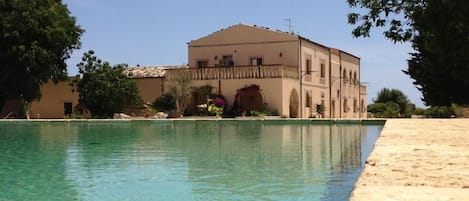 Seasonal outdoor pool, pool umbrellas, sun loungers