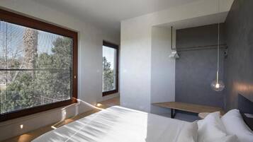 Suite – panorama, hageutsikt | Skrivebord, wi-fi (inkludert) og sengetøy