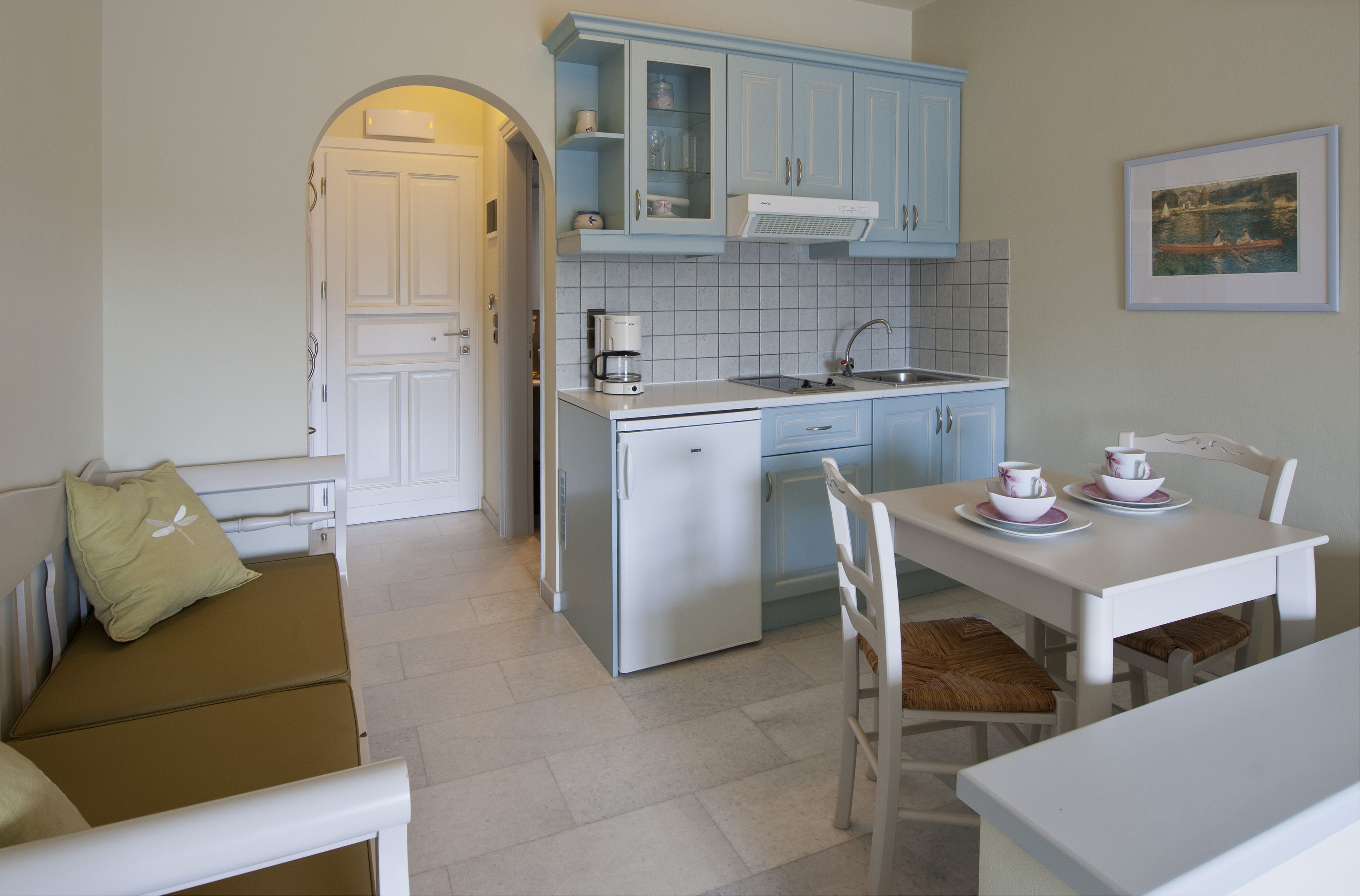 standard apartment | private kitchenette | fridge, stovetop, coffee/tea maker, electric kettle