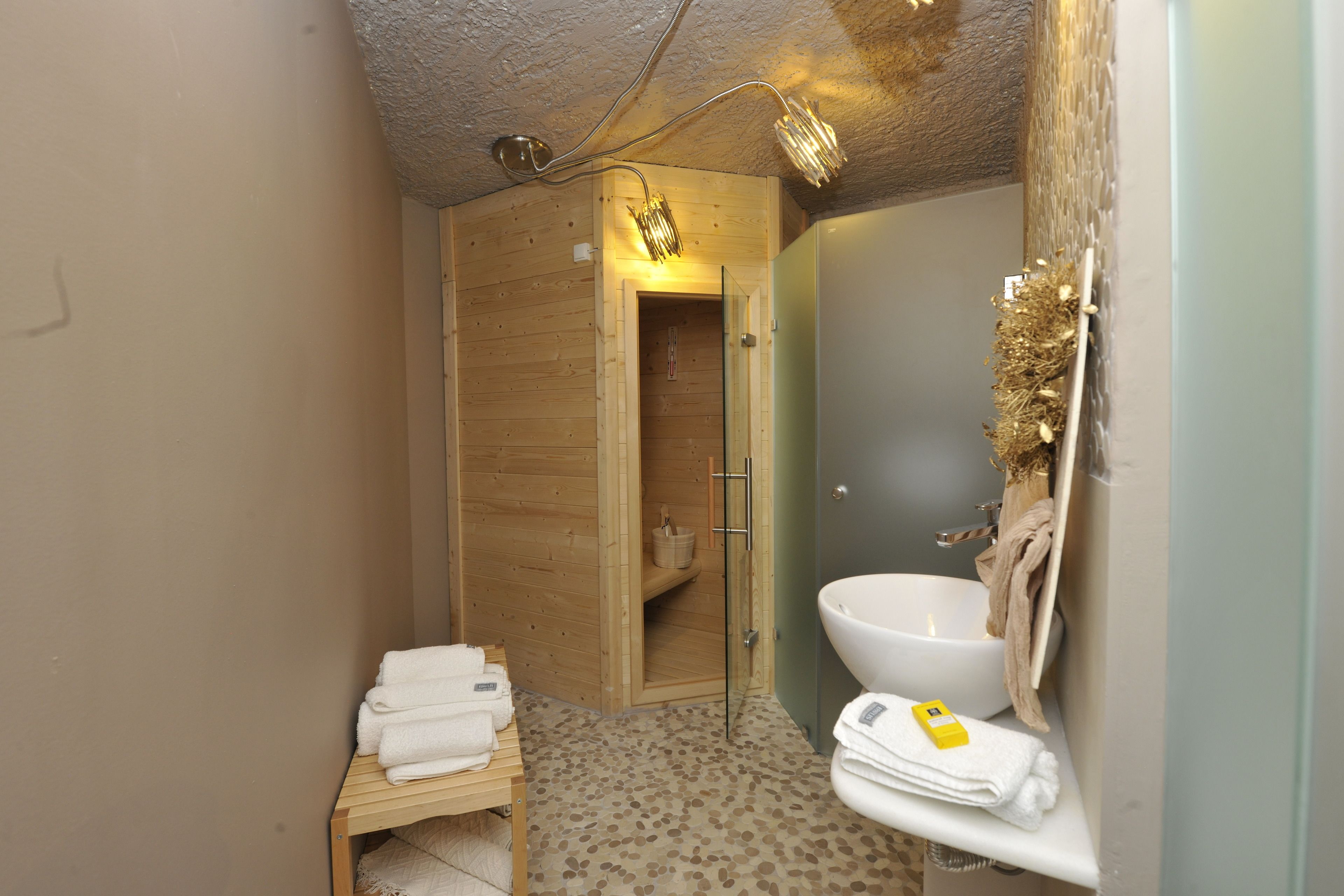 body treatments, aromatherapy, hot stone massages, deep-tissue massages