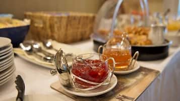 Tägliches inbegriffenes nach Wunsch zubereitetes Frühstück