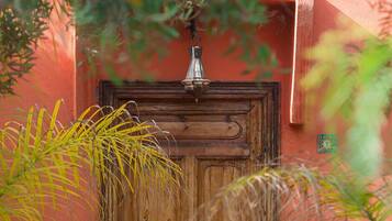 Soundproofing, bed sheets