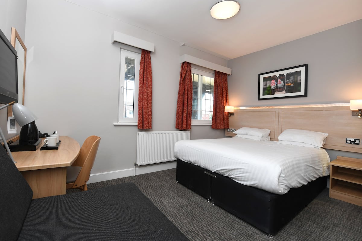 Desk, iron/ironing board, free WiFi, bed sheets