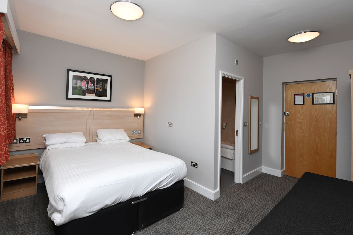 Desk, iron/ironing board, free WiFi, bed sheets
