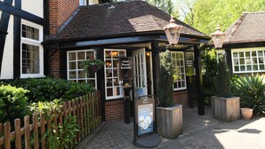 A traditional building with a sign indicating hotel rooms are available. - Crown, Droitwich by Marston's Inns (Droitwich)