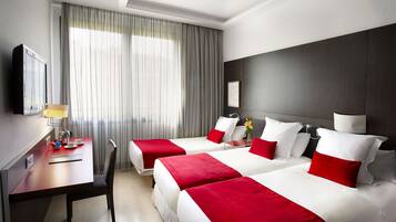 Minibar, coffres-forts dans les chambres, bureau, chambres insonorisées