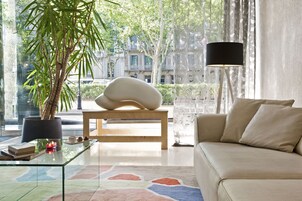 Área de estar no saguão