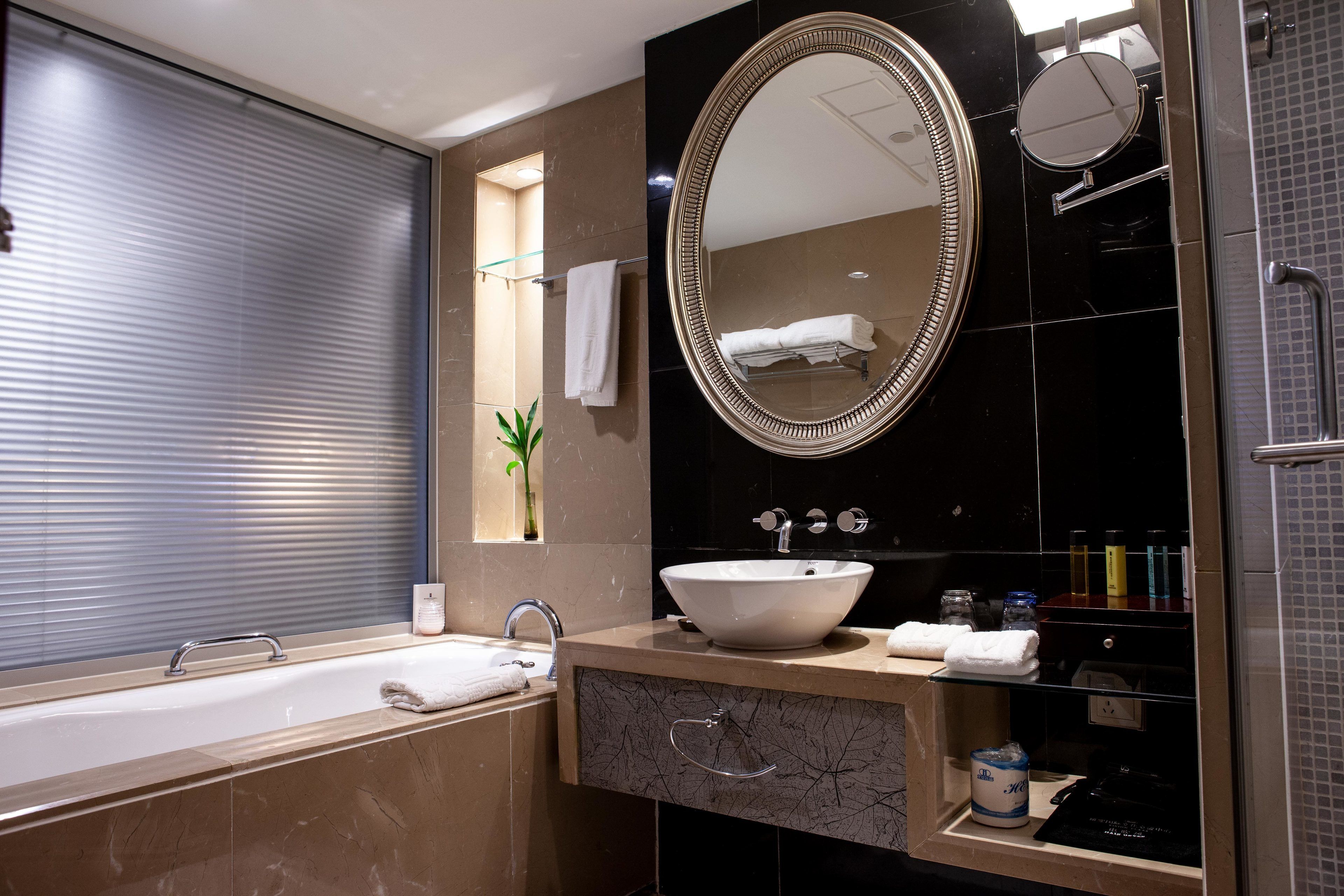 shower, rainfall showerhead, free toiletries, bathrobes