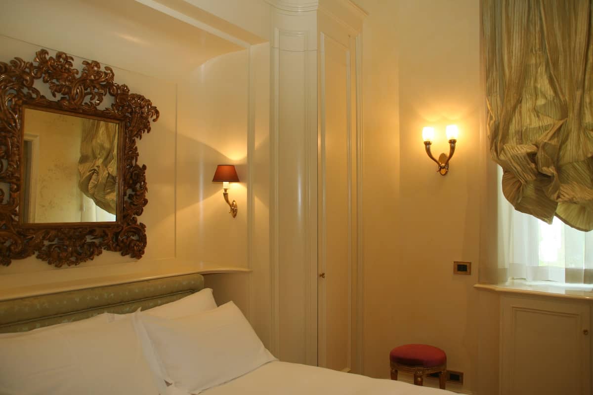Prestige Double Room | Kameruitzicht