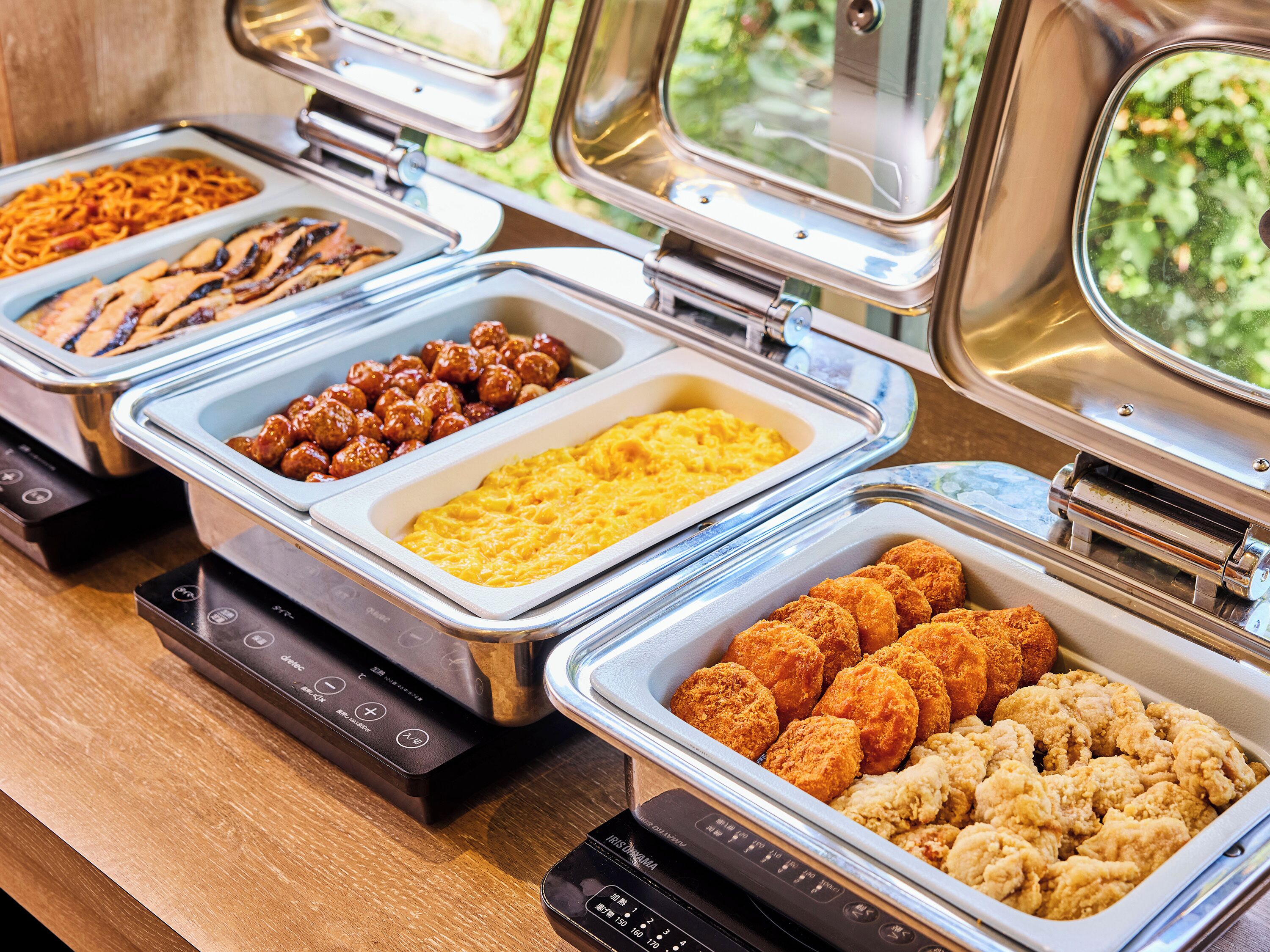 Daily buffet breakfast (JPY 1430 per person)