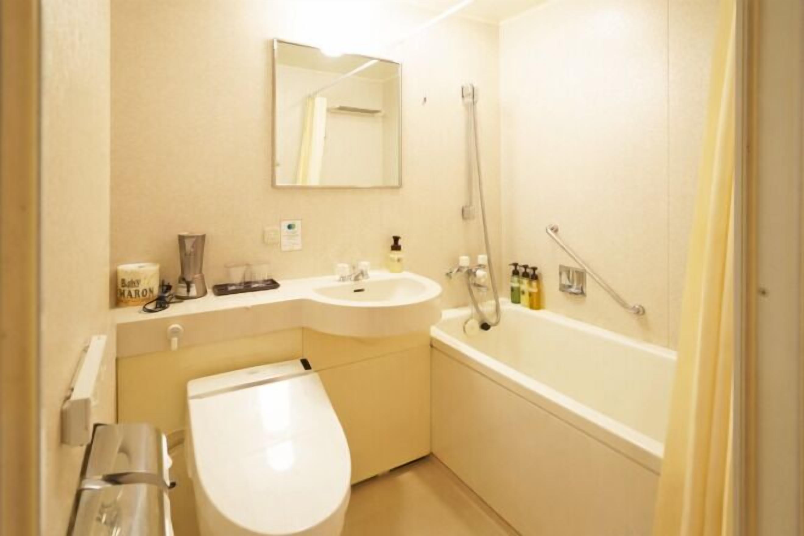 Combined shower/tub, free toiletries, hair dryer, slippers