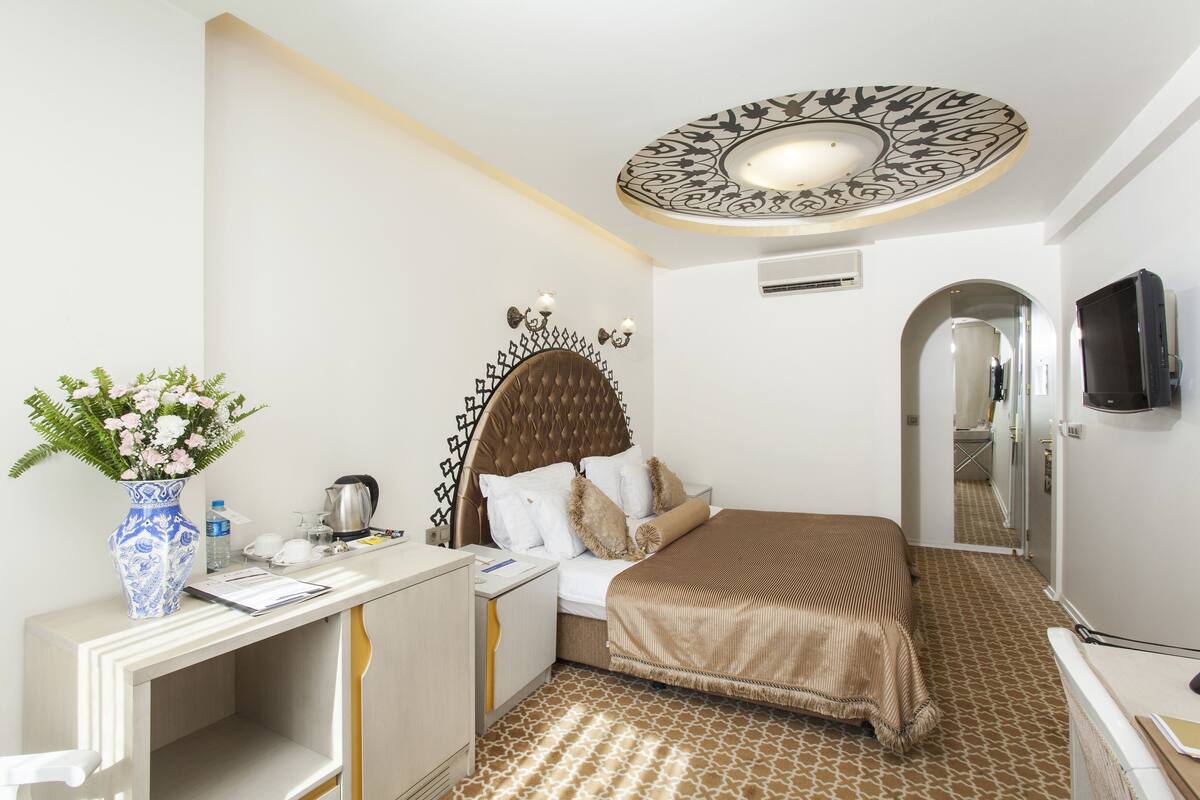Minibar, in-room safe, desk, cribs (surcharge)