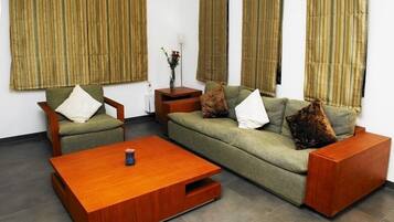 Apartment, 3 Bedrooms | Living room