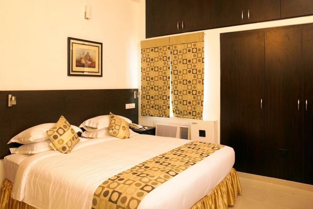 Executive Double Room | Desk, iron/ironing board, free WiFi