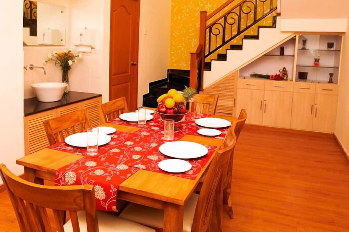 Appartement, 3 chambres | Restauration dans la chambre