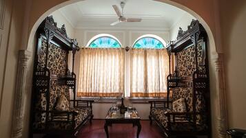 Ropa de cama de alta calidad y minibar