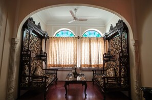 Ropa de cama de alta calidad y minibar 