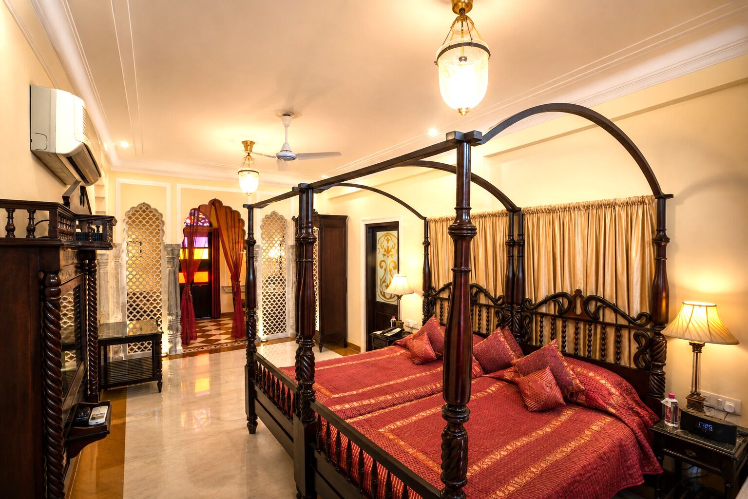 Ropa de cama de alta calidad y minibar 