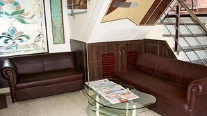 Lobby lounge - Snow White Deluxe (New Delhi)