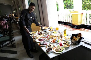 Daily buffet breakfast for a fee - Lagoona Resort (Mawal)