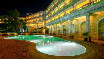 Outdoor pool, sun loungers