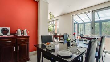 Komplett frokost på hverdagene (ZAR 195 per person)