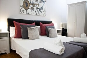 Minibar, iron/ironing board, free WiFi, bed sheets - Petit Hotel (Barcelona)