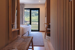 Standard Double Room, River View | 1 bedroom, desk, blackout drapes, soundproofing - Hotel Folgosa Douro (Armamar)