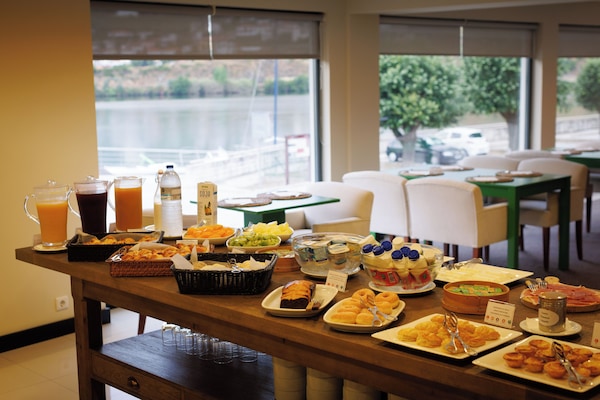Desayuno buffet todos los días (con cargo)