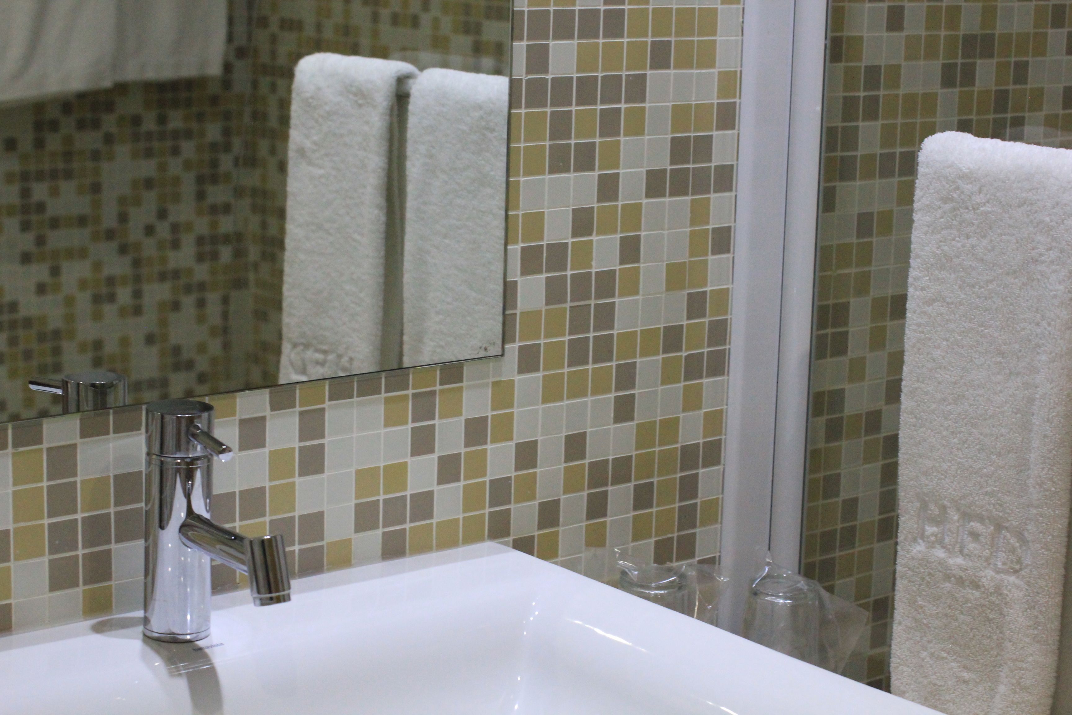 bathtub, spring water bathtub, free toiletries, hair dryer