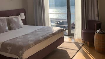 Standard Double Room, River View | 1 bedroom, desk, blackout drapes, soundproofing