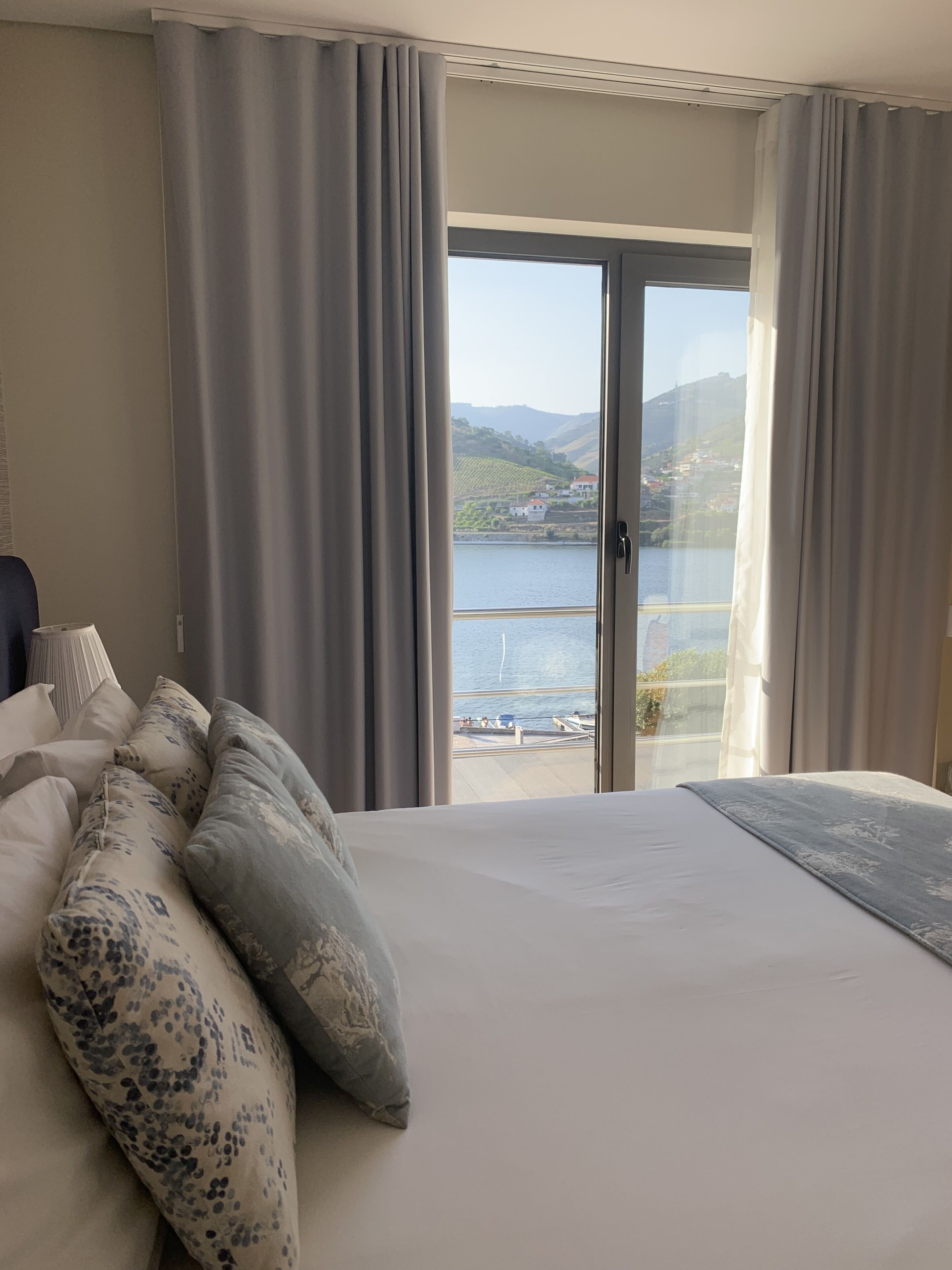 standard double room, river view | 1 bedroom, desk, blackout curtains, soundproofing