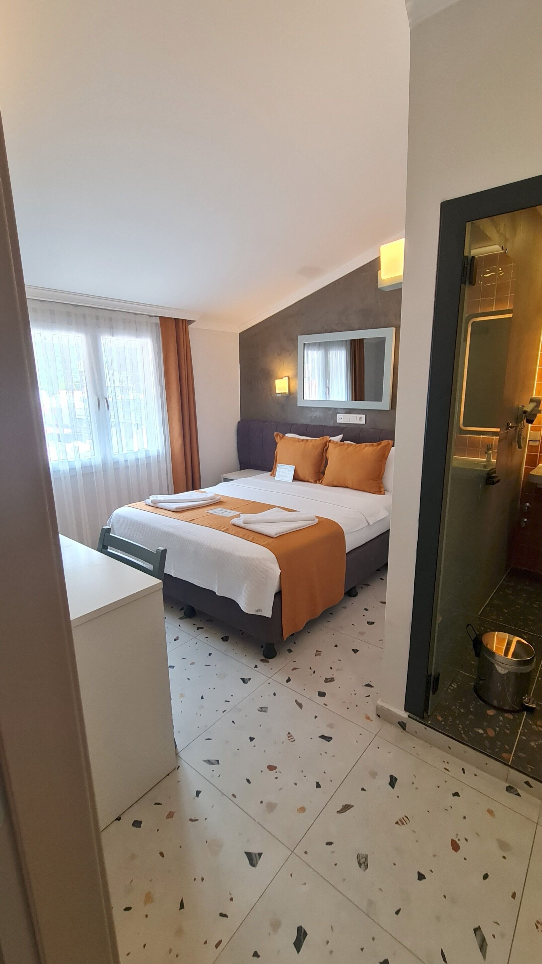 Free minibar items, in-room safe, free WiFi, bed sheets