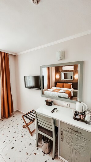 Free minibar items, in-room safe, free WiFi, bed sheets - Tonoz Beach Hotel (Fethiye)