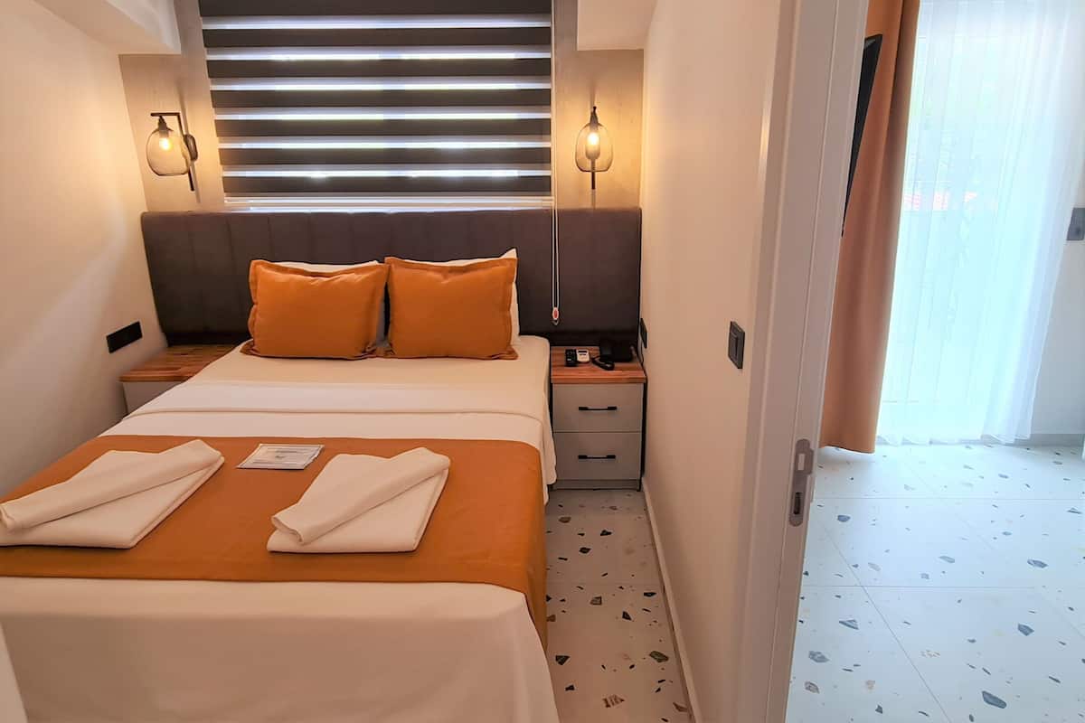 Junior Suite Oda, 1 Yatak Odasi, 1 Oturma Odasi - Balkon | 1 bedroom, free minibar items, in-room safe, free WiFi