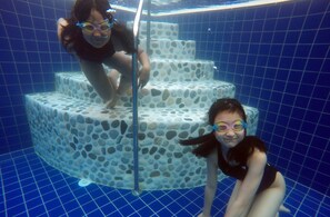 Outdoor pool, pool loungers - Tonoz Beach Hotel (Fethiye)