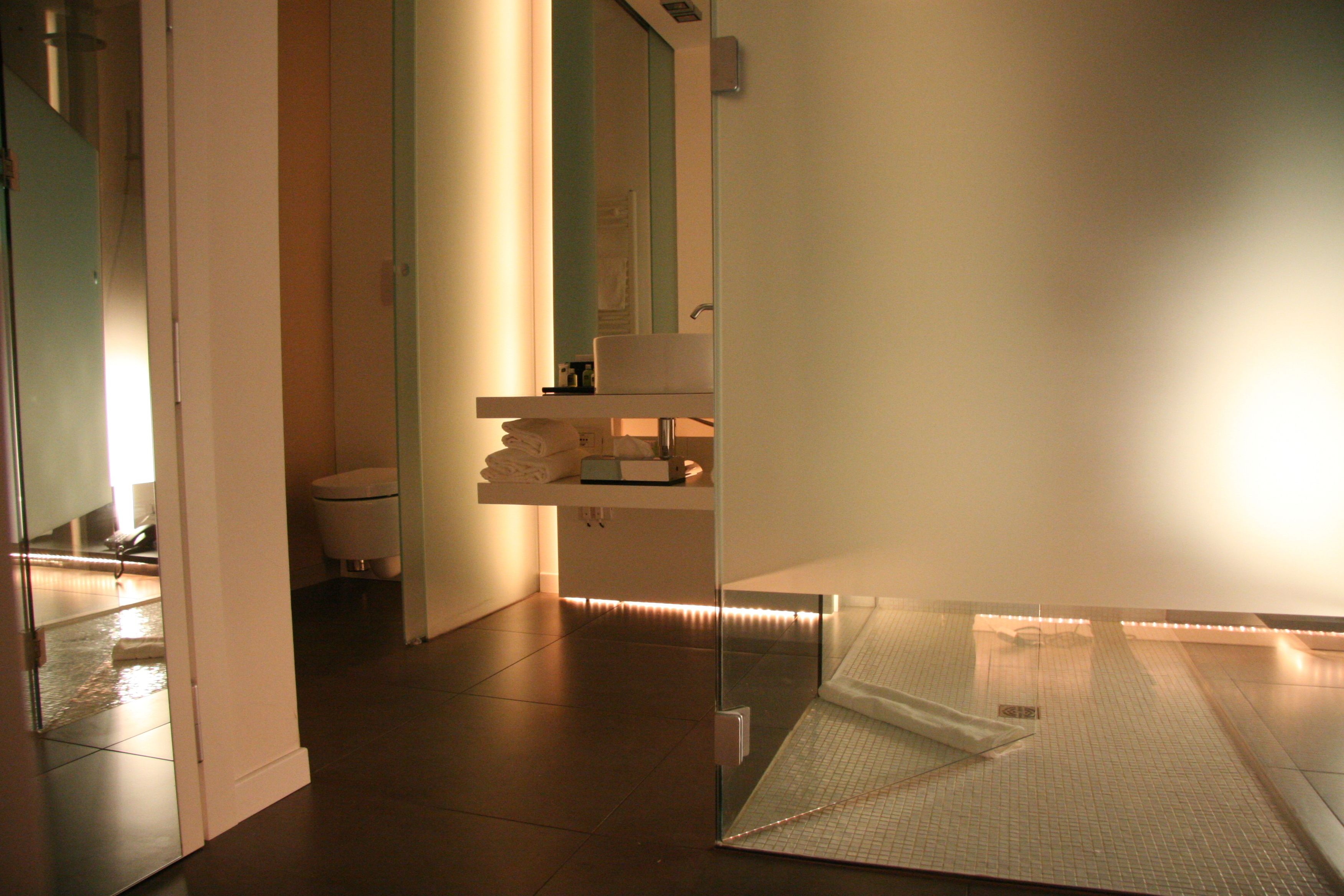 shower, rainfall showerhead, free toiletries, hair dryer