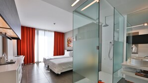 Classic Twin Room | Peralatan tempat tidur premium, gebar bulu kapas, bar mini 