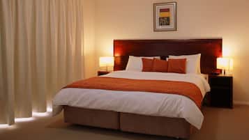 1 bedroom, Egyptian cotton sheets, premium bedding, memory-foam beds