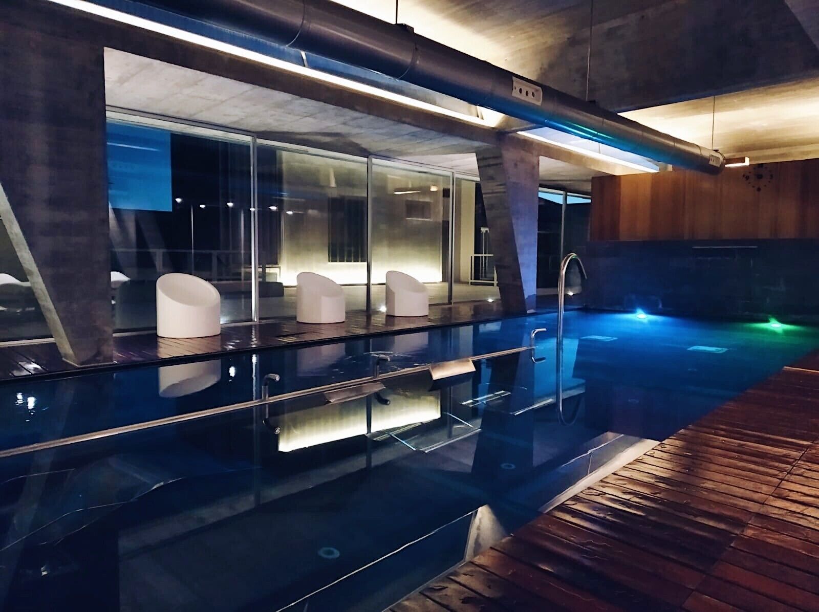 sauna, hot tub, steam room, turkish bath/hammam, massages