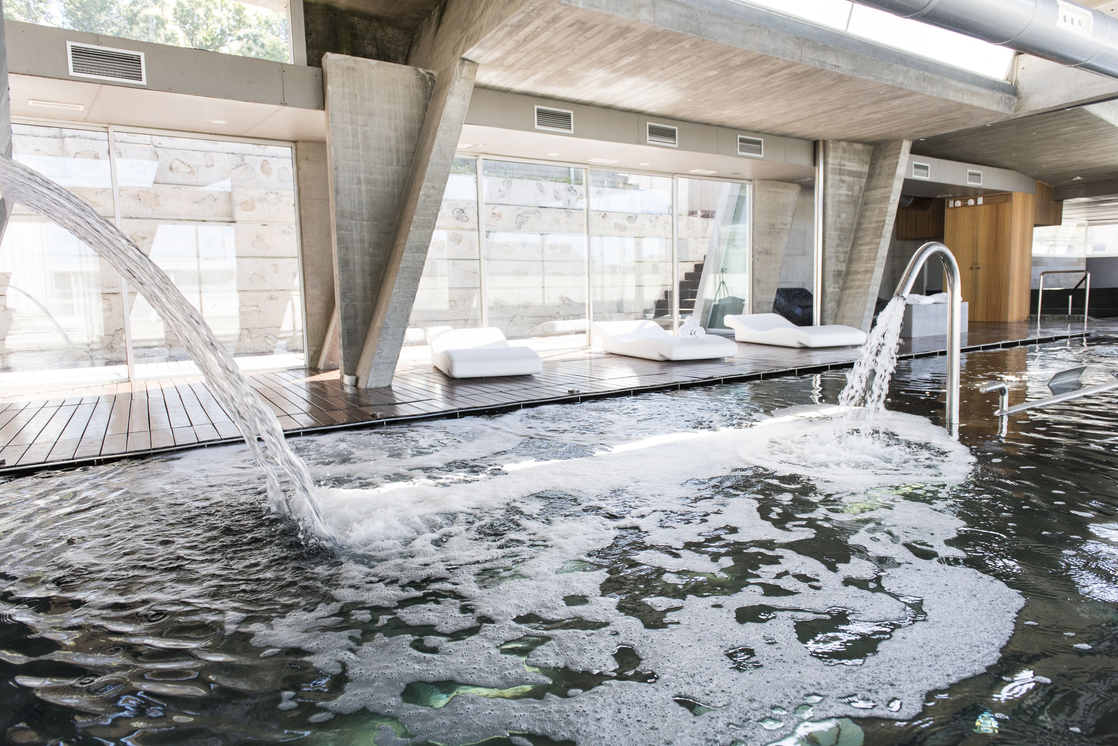 sauna, hot tub, steam room, turkish bath/hammam, massages