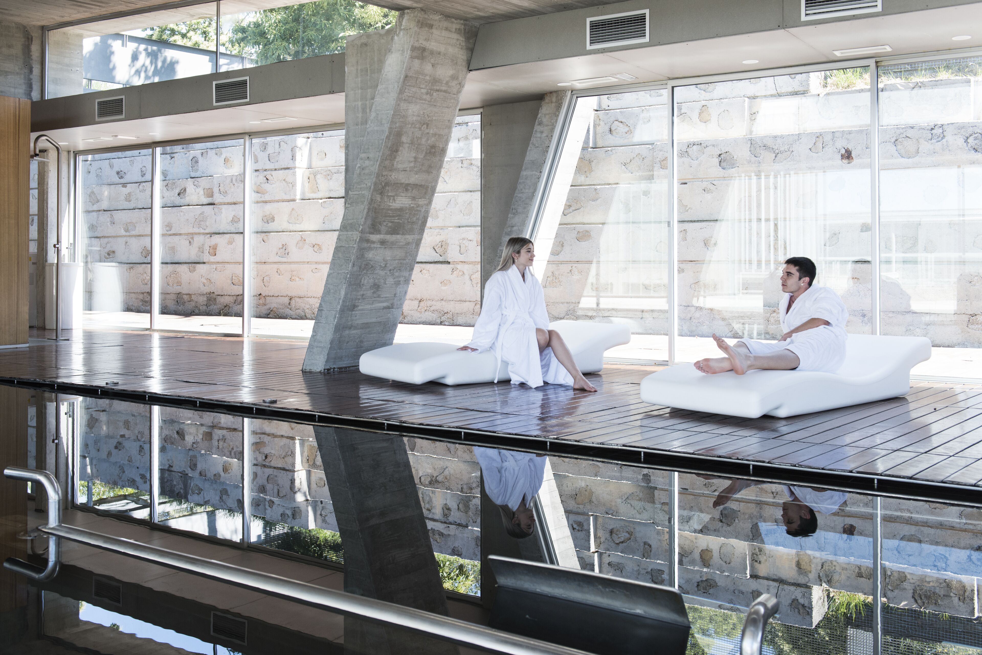 sauna, hot tub, steam room, turkish bath/hammam, massages