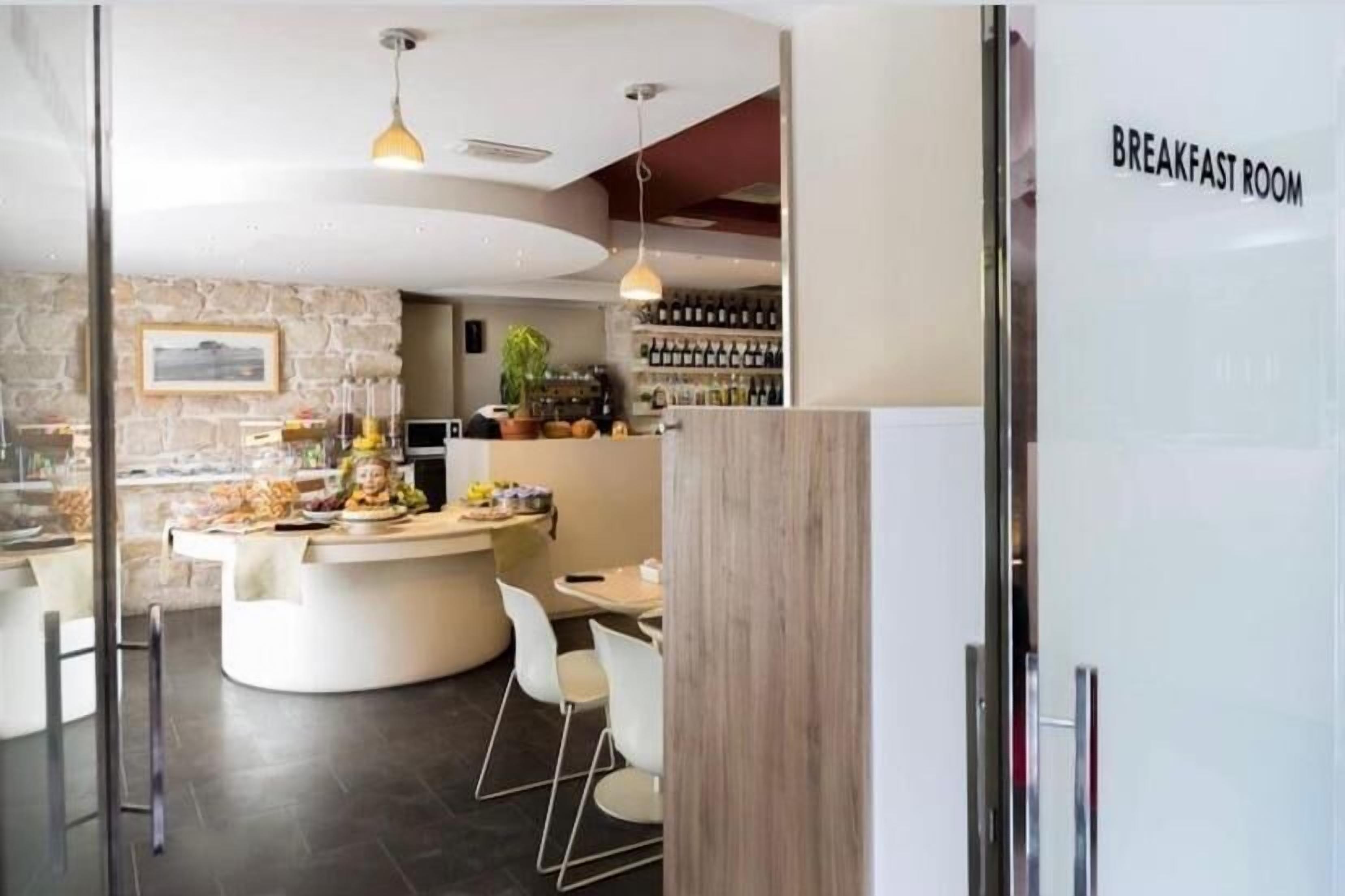 Photo - El Homs Palace Hotel