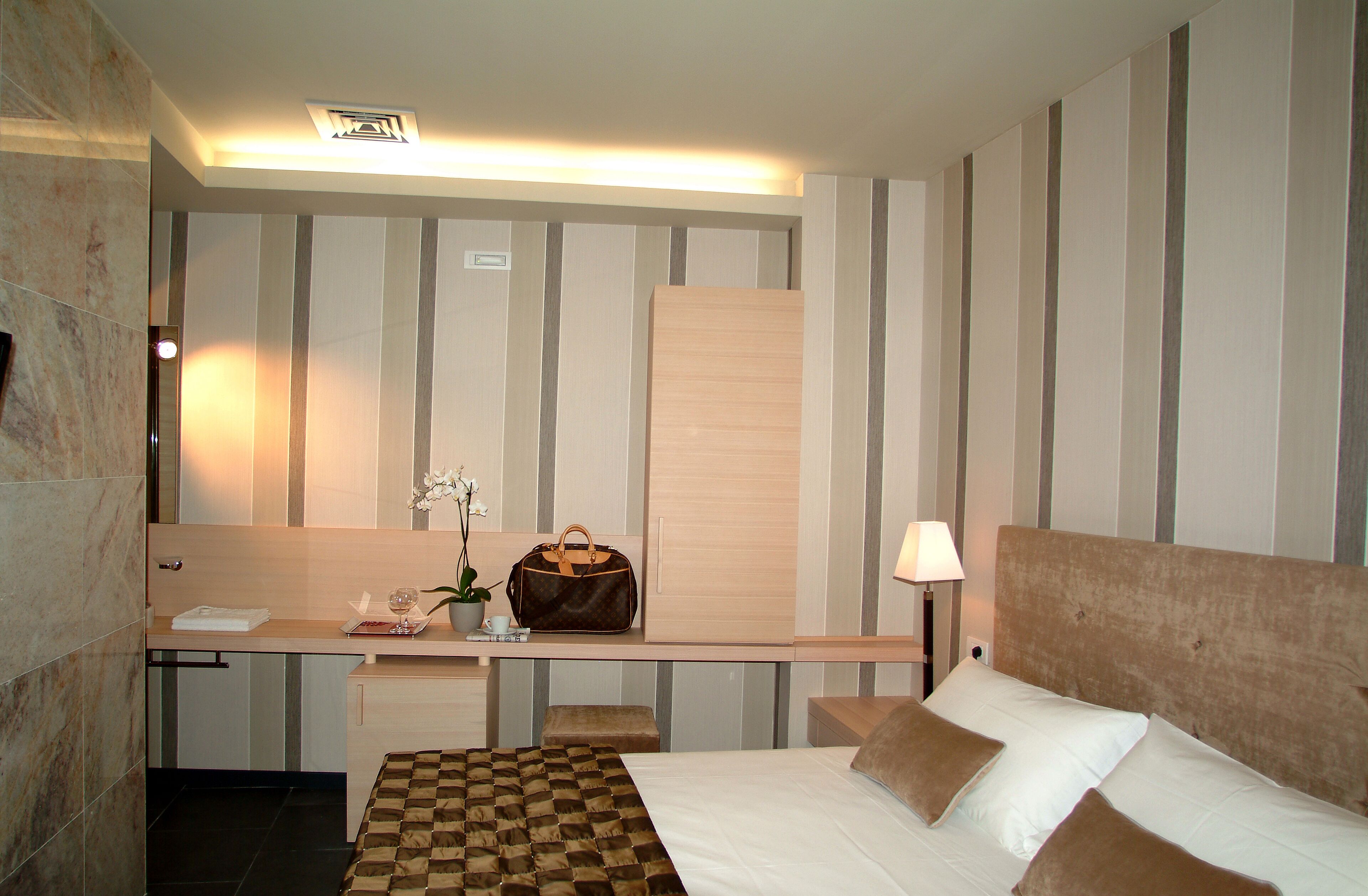 frette italian sheets, down duvets, select comfort beds, minibar