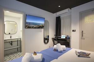 Premium bedding, down comforters, minibar, in-room safe
