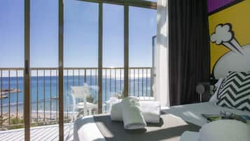 Habitación Elite con 1 cama matrimonial o 2 individuales, balcón, vista al mar | Ropa de cama de alta calidad, edredón y minibar