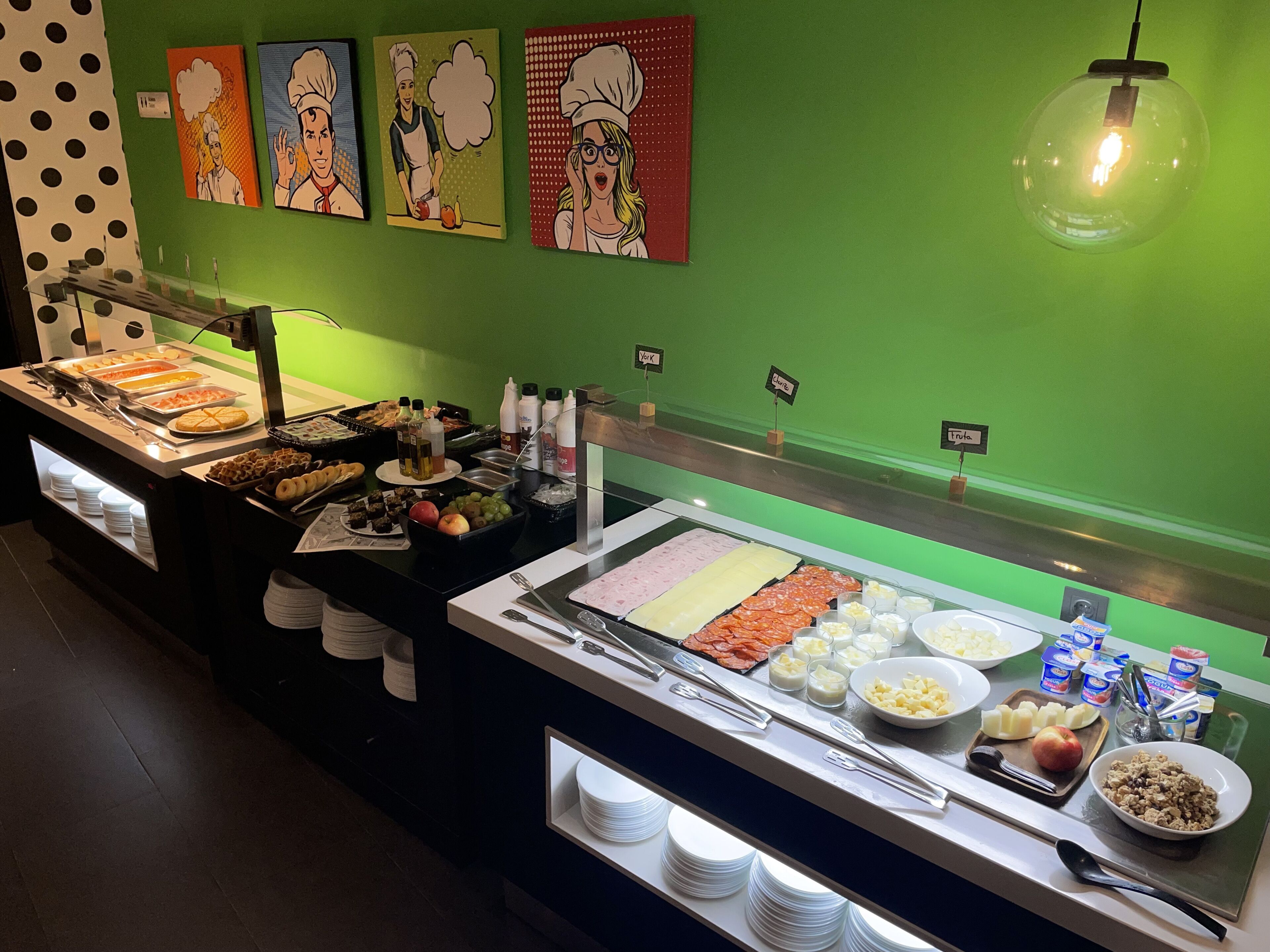 Petit déjeuner buffet (9.5 EUR par personne)