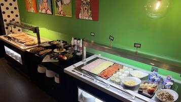 Petit déjeuner buffet (9.5 EUR par personne)